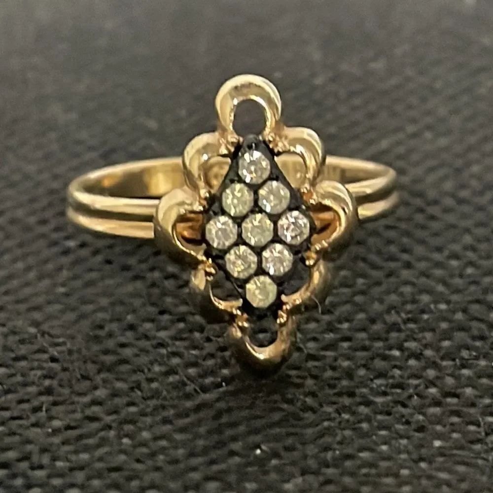 Beautiful ring - Picture 2 of 4